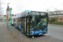 ICB Solaris Urbino 12 Electric Wagen 233 am 08.02.19 auf der Linie 75 in Frankfurt am Main