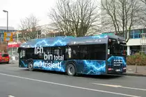 ICB Solaris Urbino 12 Electric Wagen 233 am 08.02.19 auf der Linie 75 in Frankfurt am Main