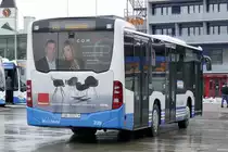Das Heck des auf den Bahnhofplatz fahrenden MB C2 K 239 von Wil Mobil, am 9.2.19.