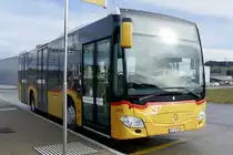 PostAuto MB C2 K 312 vom PU Autobetrieb Stadel - Neerach steht am 9.2.19 beim Bhf Hüntwangen-Wil.
