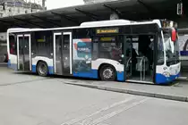 Der VBL MB C2 K 621 der am 9.2.19 beim Bahnhof Luzern steht.