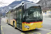 PostAuto MB C2 K des PU TPC, Aigle der am 10.2.19 beim Bhf St-Maurice steht.