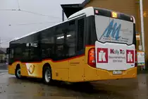 Heck des PostAuto MB C2 K '10063' des PU Eurobus, Erlach am 10.2.19 beim Bhf Ins.