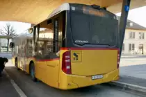 Heckansicht des PostAuto MB C2 K der Regie Jura am 15.2.19 beim Bahnhof Delemont.