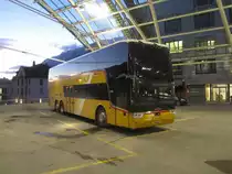 Postauto/Regie Chur GR 170 403 (VanHool TX25 Astromega) am 12.2.2019 beim Bhf. Chur. Nachdem beim verherenden Brand der Churer Postautogarage alle Neoplan Doppelstöcker ein Opfer der Flammen wurden, standen die 4 neuen VanHool kurz vor der Auslieferung. Ihre Ablieferung wurden dann vorangetrieben und die Busse ohne Zeremonie sofort dem BEtrieb übergeben.