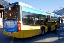 Heckansicht des PostAuto MB C2 K am 17.2.19 vor dem Bahnhof Reichenbach i.K.