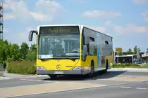 Am 04.06.2016 fährt B-EX 8133 für die ILA 2016 auf der ILA Sonderlinie R zwischen U-Bahnhof Rudow und ILA-Gelände. Aufgenommen wurde ein Mercedes Benz Citaro I.