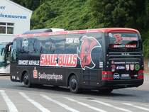 MAN Lion's Coach der Saalesparkasse aus Deutschland im Stadthafen Sassnitz am 02.09.2017