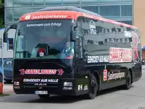 MAN Lion's Coach der Saalesparkasse aus Deutschland im Stadthafen Sassnitz am 02.09.2017