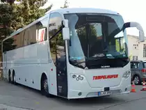 Scania OmniExpress von Der Tempelhofer aus Deutschland in Sassnitz am 02.09.2017