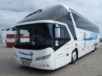 Neoplan Starliner von Hülsmann Reisen aus Deutschland im Stadthafen Sassnitz am 29.08.2015