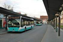 Stadtverkehr Maintal Generationen Treffen am 30.03.19 in Frankfurt Enkheim. Mercedes Benz Citaro 2 trifft auf seinen Vorgänger ein Mercedes Benz Citaro 1 Facelift 