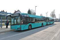 ICB Solaris Urbino 12 Wagen 208 und 215 am 31.03.19 in Bad Vilbel Bhf