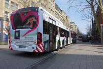 HHA 4804 (HH-YB 4804) Linie 5, am 29.3.2019 in der Mönckebergstr. / MB CapaCity L, 5-türig, 4-achs.  (EZ 2018) /