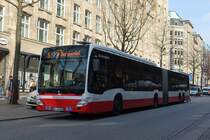 HHA 4805 (HH-YB 4805) Linie 5, am 29.3.2019 in der Mönckebergstr. / MB CapaCity L, 5-türig, 4-achs. (EZ 2018) /