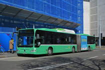 Wegen Bauarbeiten am Bahnhof SBB werden diverse Linien umgeleitet oder verlängert. Die Linie 2 wird vollständig mit Bussen betrieben. Hier bedient der Mercedes Citaro 709 die Haltestelle Aeschenplatz. Die Aufnahme stammt vom 28.03.2019.