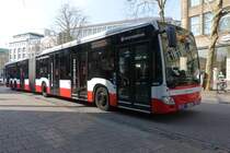 HHA 4810 (HH-YB 4810) Linie 5, am 29.3.2019 in der Mönckebergstr. / MB CapaCity L, 5-türig, 4-achs. (EZ 2018) /