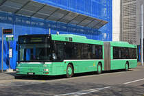 Wegen Bauarbeiten am Bahnhof SBB werden diverse Linien umgeleitet oder verlängert. Die Linie 2 wird vollständig mit Bussen betrieben. Hier bedient der MAN 759 die Haltestelle Aeschenplatz. Die Aufnahme stammt vom 28.03.2019.