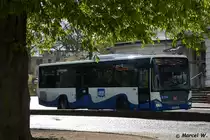 Am 15.04.2017 fährt VG-VR 261 durch Heringsdorf. Aufgenommen wurde ein IVECO Crossway.