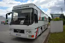 TF-2121 steht am 17.06.2017 auf dem Betriebshof der VTF in Luckenwalde. Aufgenommen wurde ein MAN ÜL.