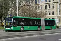 Wegen Bauarbeiten am Bahnhof SBB werden diverse Linien umgeleitet oder verlängert. Die Linie 2 wird vollständig mit Bussen betrieben. Hier fährt der Mercedes Citaro 7011 zur Haltestelle Markthalle. Die Aufnahme stammt vom 28.03.2019.