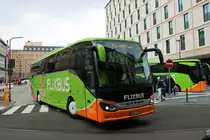 FlixBus Setra Reisebus am 13.04.19 am neuen Busbahnhof in Frankfurt am Main am Hauptbahnhof Südseite 