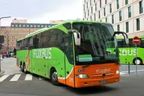FlixBus Mercedes Benz Tourismo am 13.04.19 am neuen Busbahnhof in Frankfurt am Main am Hauptbahnhof Südseite 