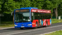 Ein Mercedes Benz O530 Facelift von der SWK (Stadtwerke Krefeld) mit der Wagennummer 5432 (mit neuer Werbung) an der Haltestelle Ulmenstraße in Schiefbahn. | Mai 2019