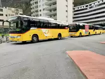 Zwei Setra 412 UL 'VS 1554'  und eine Setra 415 H vom PU Transport Sierre Annivers region sarl, Sierre am 3.5.19 beim Bhf Visp parkiert.