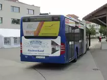 VZO - Mercedes Citaro Nr. 102 wartet am Bahnhof Bubikon auf die Weiterfahrt als Linie 880 am 17.5.19