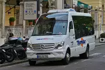 Mercedes Benz Sprinter Minibus von Rombs in den Stassen von Bozen unterwegs. Mai 2019