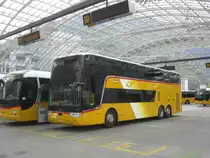 Postauto/Regie Chur GR 170 402 (VanHool TX25 Astromega) am 19.5.2019 beim Bhf. Chur