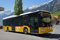 Mercedes Citaro der Post, auf der Lilie 151, verlässt die Haltestelle Rössliplatz in Brienz. Die Aufnahme stammt vom 01.05.2019.