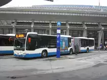 vbl Nr. 175 (Mercedes Citaro C2 O530G) am 22.5.2019 beim Bhf. Luzern. Beim Gelenk wirbt der Wagen für das Zentralschweizer Jodelfest, wo auch gleich die Handorgel des Gelenks mit einbezogen wurde.