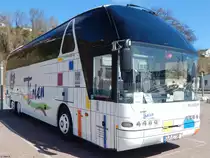 Neoplan Starliner von Tholen aus Deutschland im Stadthafen Sassnitz am 21.04.2016