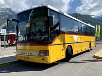 Setra 313 UL vom PU Flück Reisen, Brienz am 13.6.19 beim Bhf Brienz.