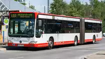 Ein Mercedes Benz O530G Facelift von der SWK (Stadtwerke Krefeld) mit der Wagennummer 5613 an der Haltestelle Krefeld Hauptbahnhof Süd. | Juni 2019