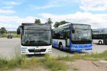 Zwei Racktours MAN Lions am 15.06.19 in Erlensee auf dem ehemaligen Fliegerhorst der US Army. Dort stehen viele Busse von RackTours und BRHVias Bus. Ich durfte durch Nachfrage eines Mitarbeiters Fotos machen