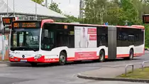 Ein Mercedes Benz O530G der 2. Generation von der SWK (Stadtwerke Krefeld) mit der Wagennummer 5699 (Alexianer-Werbung) an der Haltestelle Krefeld Hauptbahnhof Süd. | Mai 2019
