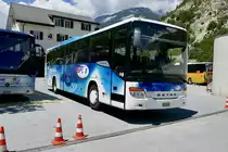 Setra 415 UL 'VS 38003' der LLB rückt am 16.6.19 vor, für den Shuttle Betrieb von Leuk nach Erschmatt.