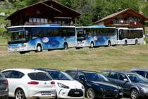 Zwei Setra 415 UL und ein MB C2 K die am 16.6.19 wärend dem Festumzug in Erschmatt parkiert sind.