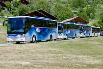 Der LLB Reisecar Setra 415 GT-HD 'VS 38006' der sich am 16.6.19 zu den anderen Bussen stellt.