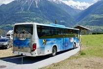 LLB Setra 415 UL 'VS 38011' am 16.6.19 beim Rückwärtsrangieren in Erschmatt.