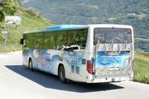 Das Heck vom LLB Setra 415 UL am 16.6.19 kurz nach der Abfahrt in Erschmatt.