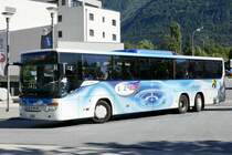Die von Leukerbad kommende Setra 417 UL 'VS 38007' (der inzwischen sogar die Nummerschilder abmontiert wurden) der LLB kommt am 16.6.19 beim Bhf Leuk an.