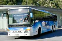 Setra 417 UL 'VS 38001' der LLB am 16.6.19 beim verlassen des Bhf Leuk, als Kursbus nach Leukerbad.