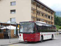 Volvo 8700 (TPF 48) hält am Bahnhof Gruyères.