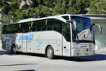 MB Tourismo 'VS 31809' von Pauli Reisen verlässt am 16.6.19 den Bahnhofplatz Leuk um in Erschmatt einen TPV abzuholen.