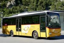 PostAuto Iveco Crossway 10.6m 'VS 6097' vom PU Autotour GmbH, Visp am 16.6.19 beim verlassen des Bahnhofplatzes in Leuk, Richtung Erschmatt.