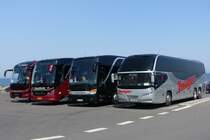 Schön gelegener Busparkplatz an der Ostsee in Gudhjem auf der dänischen Insel Bornholm, Juni 2019